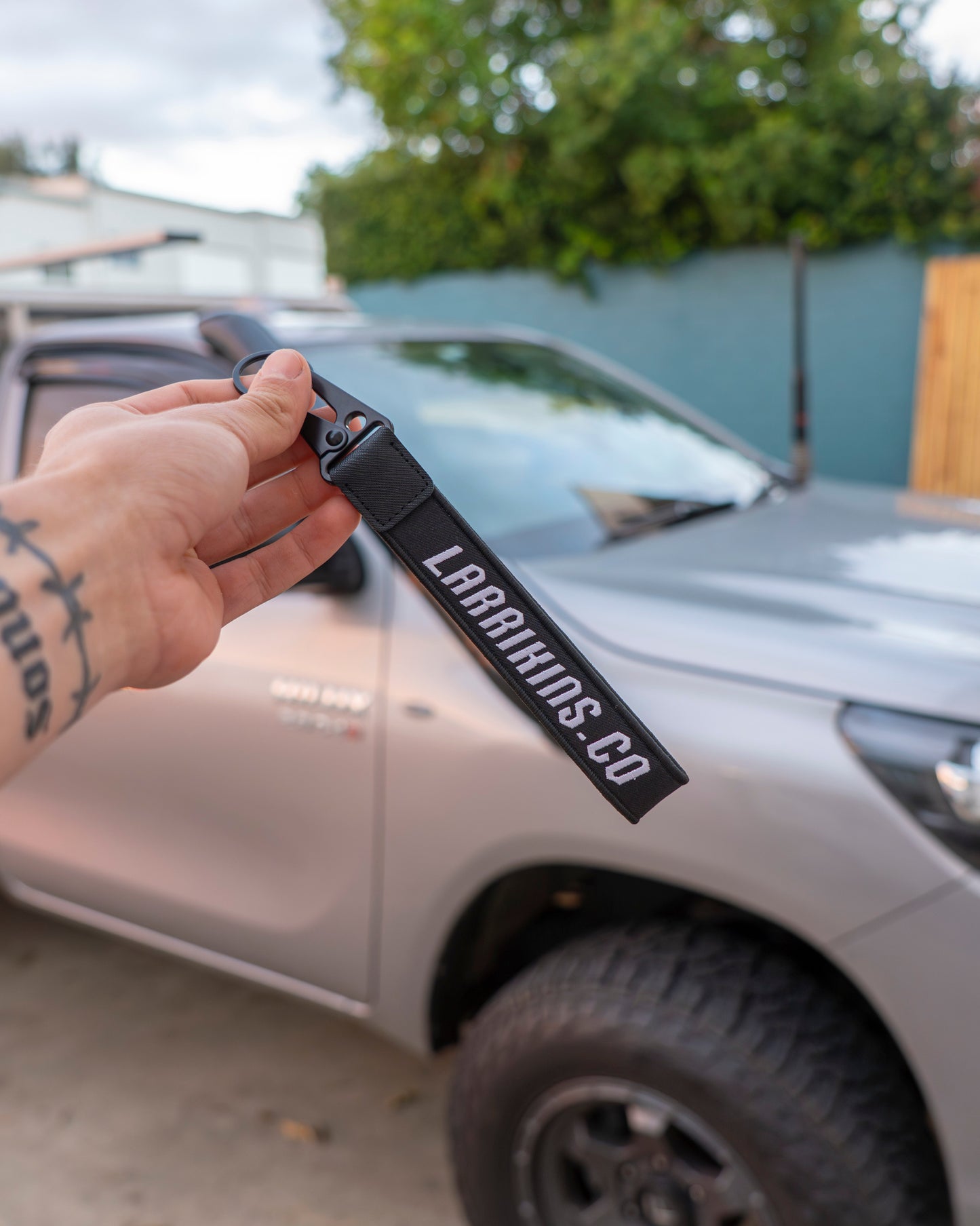 Larrikins Clip Tag